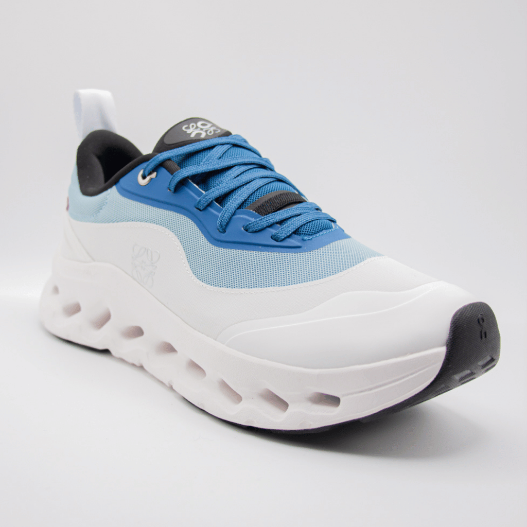 On Running x Loewe Blanco con Azul