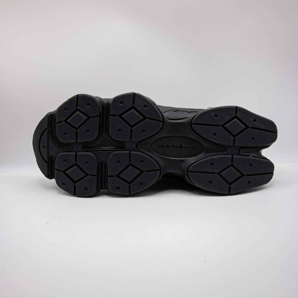 New Balance 9060 Negro con Gris