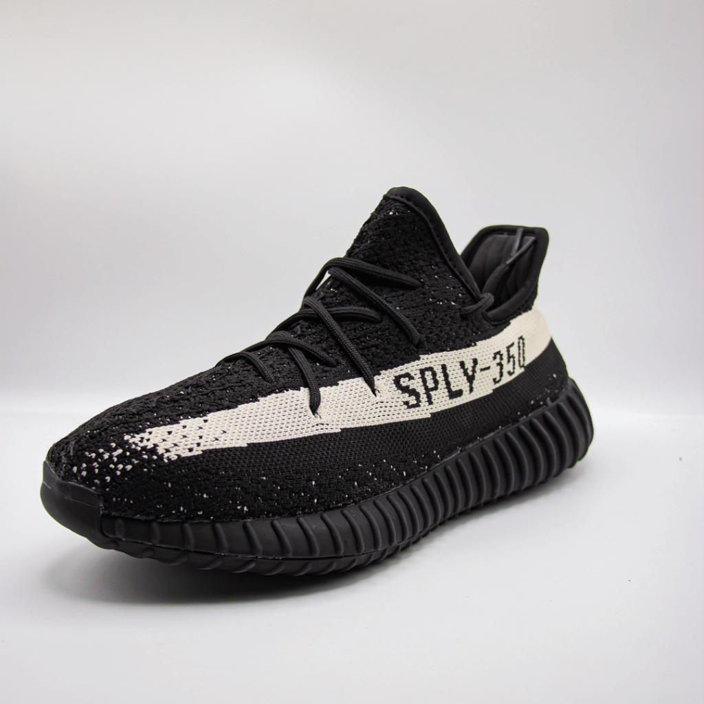 Adidas Yeezy Boost 350 V2 Core en negro y blanco