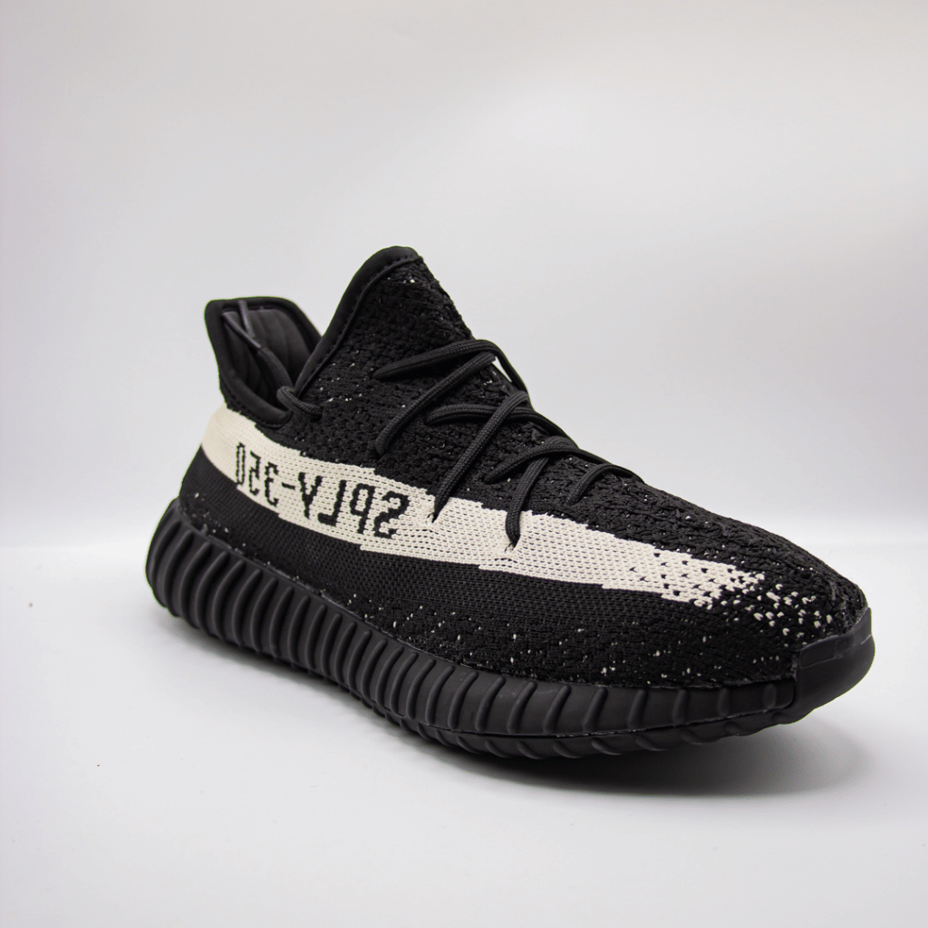 Adidas Yeezy Boost 350 V2 Core en negro y blanco