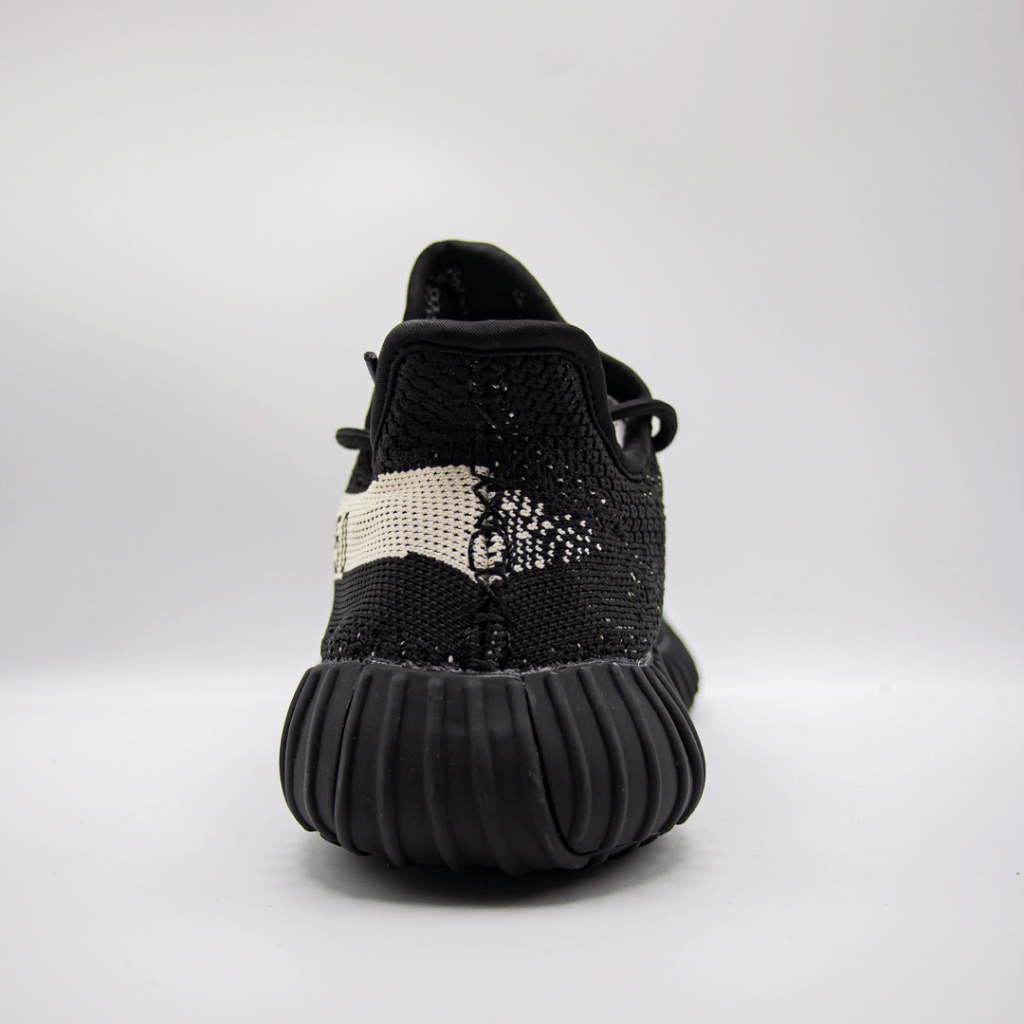 Adidas Yeezy Boost 350 V2 Core en negro y blanco