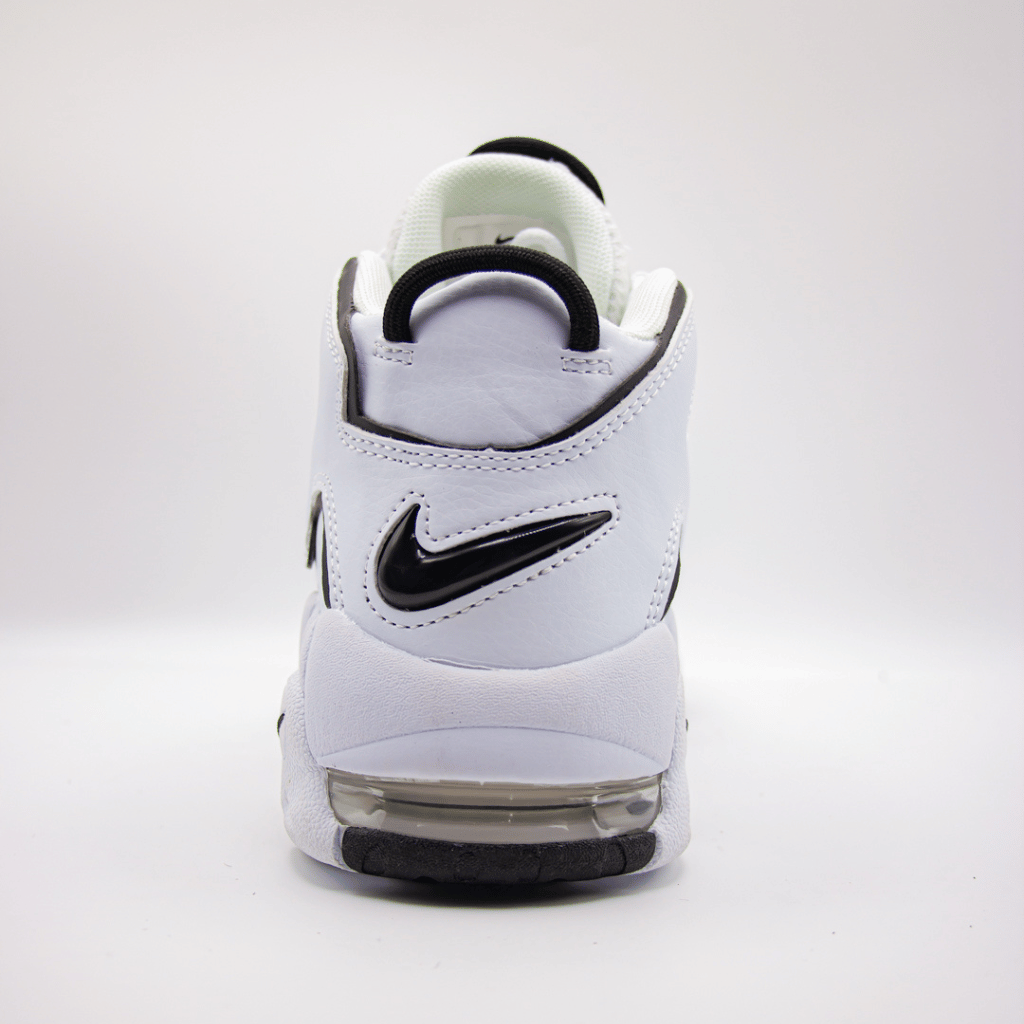 Nike Air More Uptempo Blancos con detalles negros
