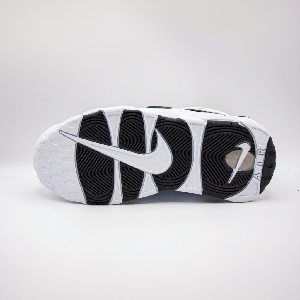 Nike Air More Uptempo Blancos con detalles negros