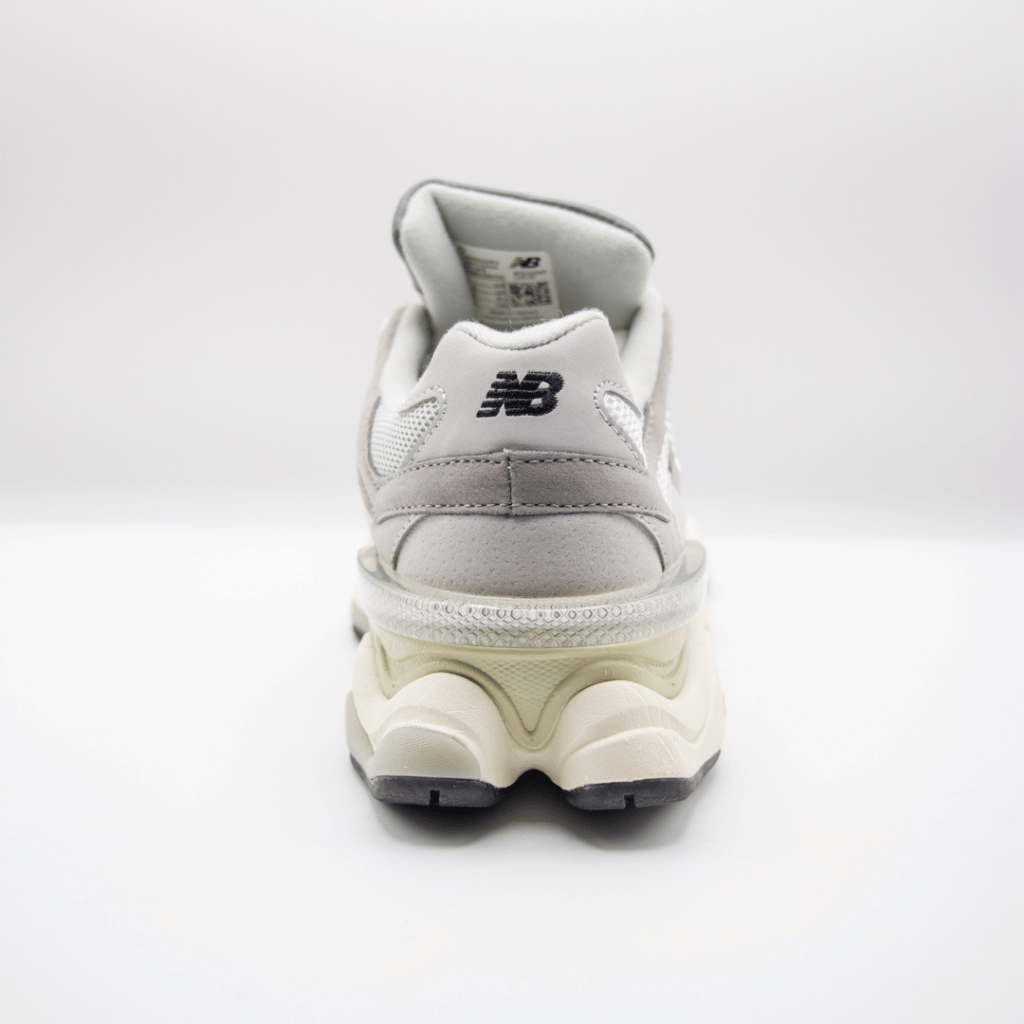 New Balance 9060 Gris con Blanco