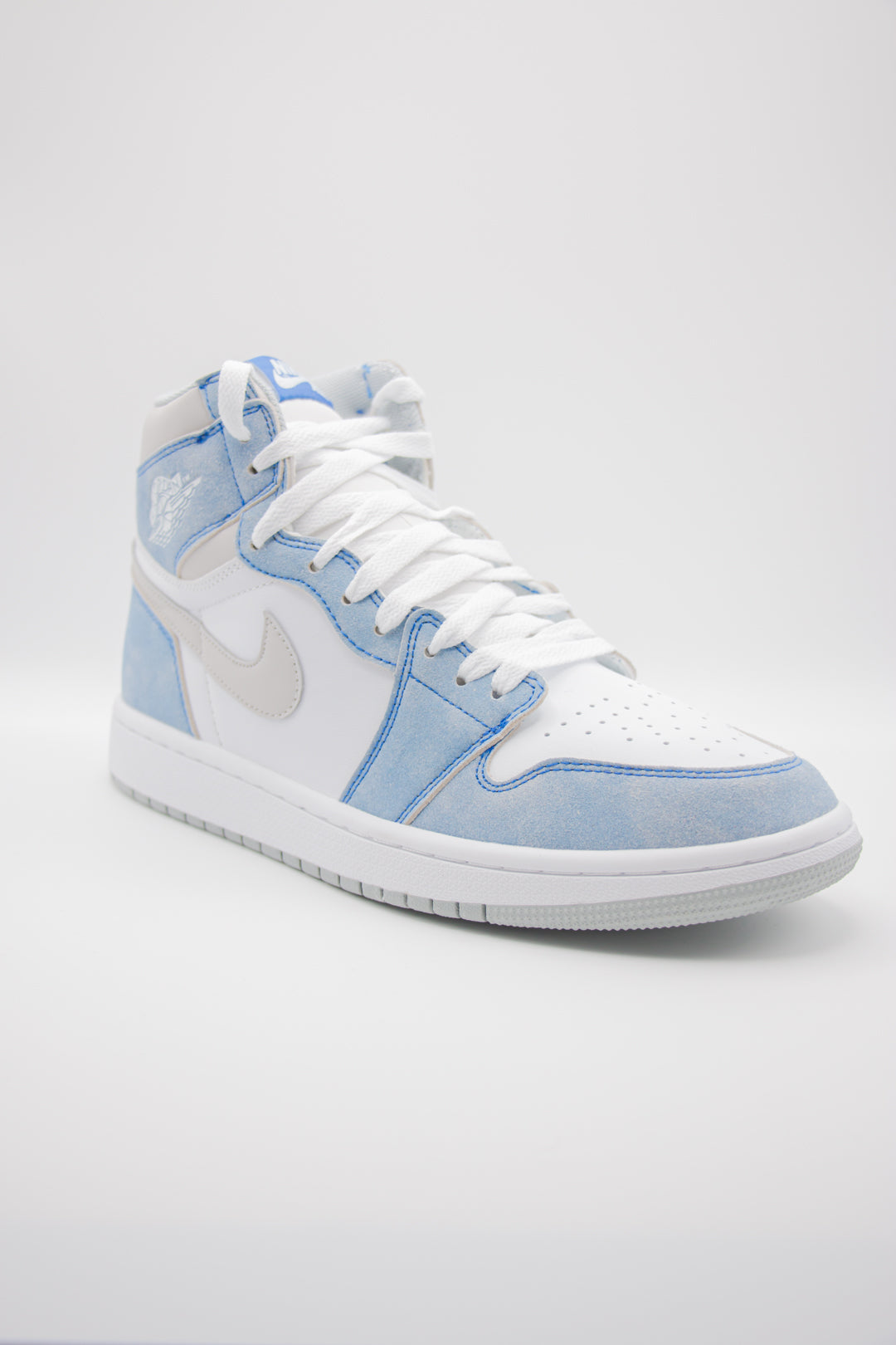 Air Jordan 1 Hyper Royal